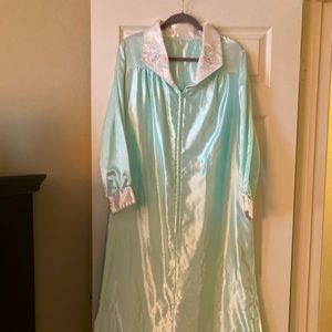 ⭐️Satiny Mint Robe/Gown with Embroidered Collar
